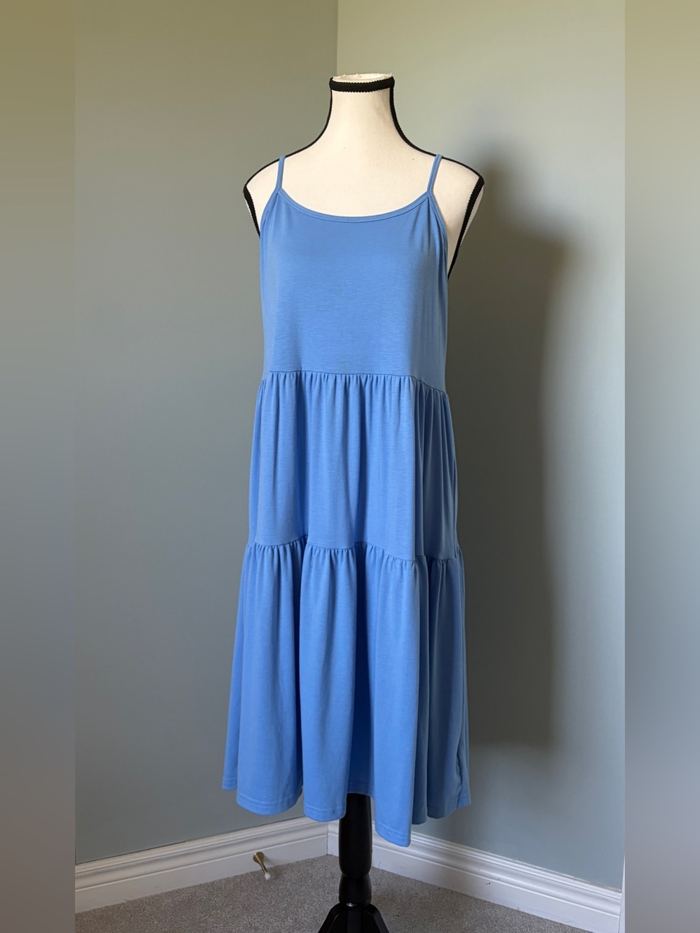 GINKANA Cornflower Blue Tiered Spaghetti Strap Midi Dress Large